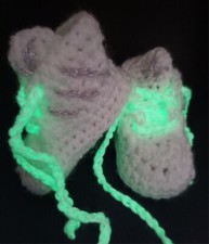 SCARPE LUMINOSE ALL'UNCINETTO