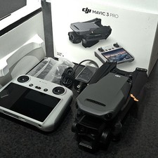 DJI Mavic 3 Pro  Drone con