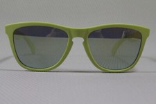 Occhiali da sole Oakley Frogskins mod 24-341 col verde chiaro taglia 55/17