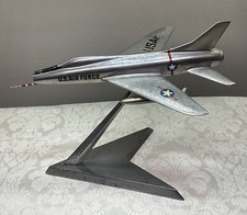 Modello desktop aereo alluminio super sciabola originale anni '60 FOMAER F-100 con supporto