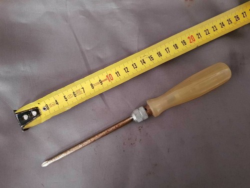 Adaptable screwdriver - , de