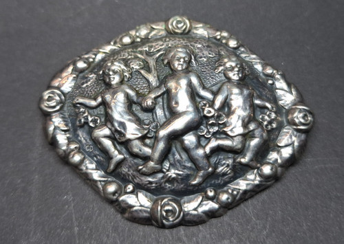 Incantevole spilla antica