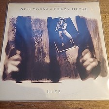 NEIL YOUNG & CRAZY HORSE