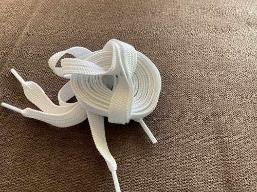 Paire lacets blancs pour - de,