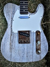 White barned pistols crown - white,