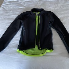 Pantaloncini, top e giacca