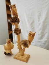 coppia gufi su ramo scolpita su legno bombacacee