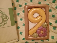 Numero Civico 9 Thun Con Fiore Malva ?