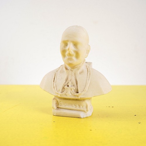 Mezzo busto papa articolo - mezzo,