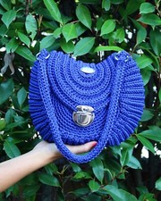 Borsa realizzata a mano ad uncinetto modello Audrey 💙