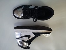 Air Jordan 1 Black - Silver con lacci di ricambio 