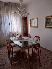 tavolo da pranzo in vetro con 6 sedie in legno 