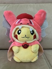 Pokemon Center Peluche Pikachu poncho Gyarados rosso 2016