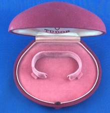Tudor lady box - box,