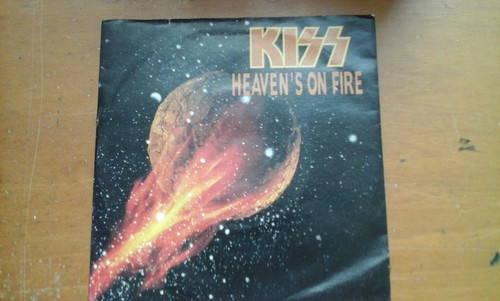 Kiss heaven on fire lonely - heaven's, fire/lonely