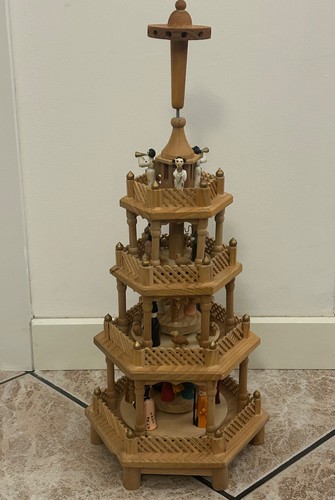 Piramide natale tedesca - di,