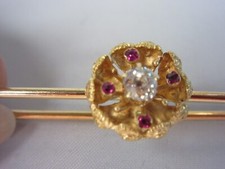 Spilla cappello coperta gonna