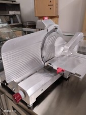 Affettatrice per prosciutto, salumi stagionati e pregiati. Parafetta, sovrapiatt