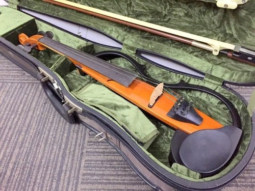 Violino elettrico silenzioso