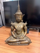 Grande statua meditazione