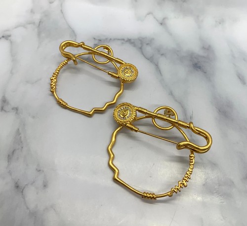 Versace safety pin gold - safety,