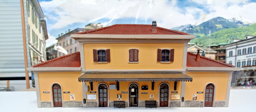 Stazione ferroviaria - ferroviaria, h0