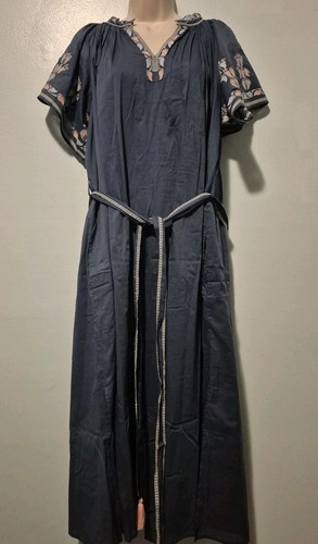 Maxi abito lungo ricamato blu