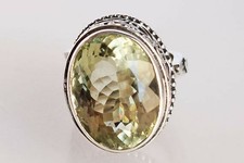 Anello cocktail con pietre