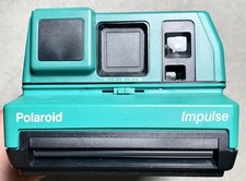 Macchina fotografica vintage 600 Polaroid impulse ritratto pellicola istantanea con autofocus.