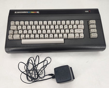 Commodore 16 computer vintage con alimentatore e scatola si accende
