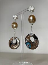 Orecchini pendenti ragazza/donna perla sagomata e cerchio vetro Murano. 