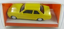 Opel Ascona gialla con cerchi