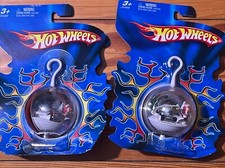 Hot Wheels Happy Holidays Decorazione Natalizia Micro Auto 2005 Set di 2