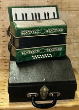 Fisarmonica pianoforte verde