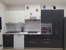 CUCINA MODERNA LUNGA 3,30M completa di elettrodomestici escluso forno e frigo.