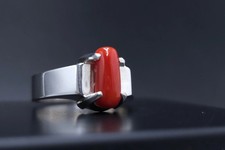 Anello con pietre preziose in