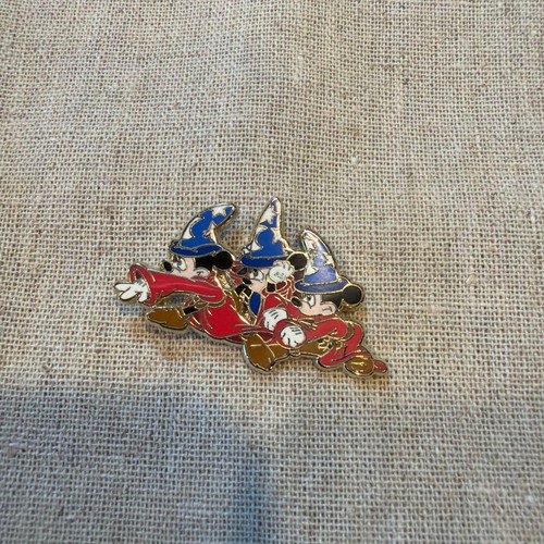 Distintivo spilla disney - distintivo,