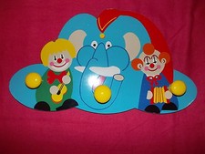CHILDREN'S COAT HANGER
