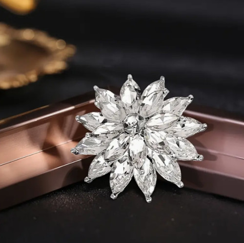 Spilla elegante strass fiore