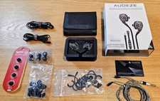 Audeze iSine 10 telefoni in-ear magnetici planari con cavo cifrario V2 e molti accessi.