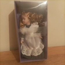 Bambola di porcellana in