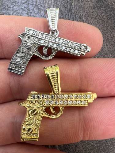 Collana con ciondolo pistola