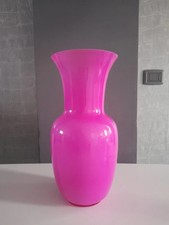 Vaso opalino uscito dalla vetreria Venini ma non firmato per minimi difetti.