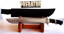 PREDATOR ORIGINALE, COLTELLO CON FODERO E ESPOSITORE IN LEGNO MASSELLO