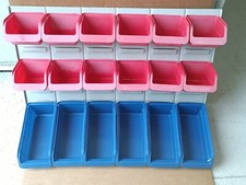 Pannello a parete con 18 Vaschette contenitori minuterie