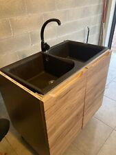Lavello cucina 2 vasche nero con miscelatore e mobile noce chiaro