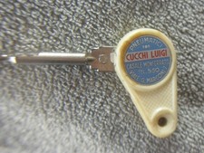 VECCHIA CHIAVE ACCENSIONE AUTO D'EPOCA con effige S.CRISTOFORO-CUCCHI CASALE M.