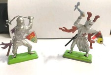 2 Soldatini Britains LTD 1971 - Cavalieri Medioevali scala 1:32 