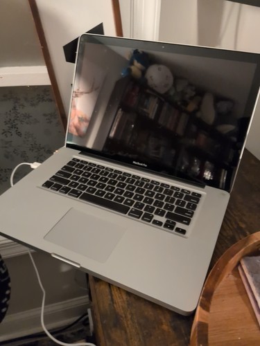 Apple mac book pro - apple,