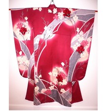 FAVOLOSO KIMONO FORMALE VINTAGE LUNGO, ROSSO VINO, SETA FURISODE GIAPPONESE, STELI DI FIORI